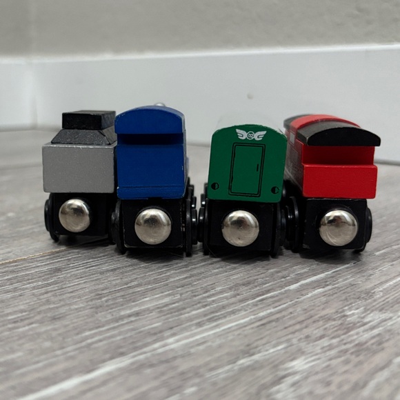 Lil Chugs Wooden Passenger Express Train Set - Picture 4 of 8